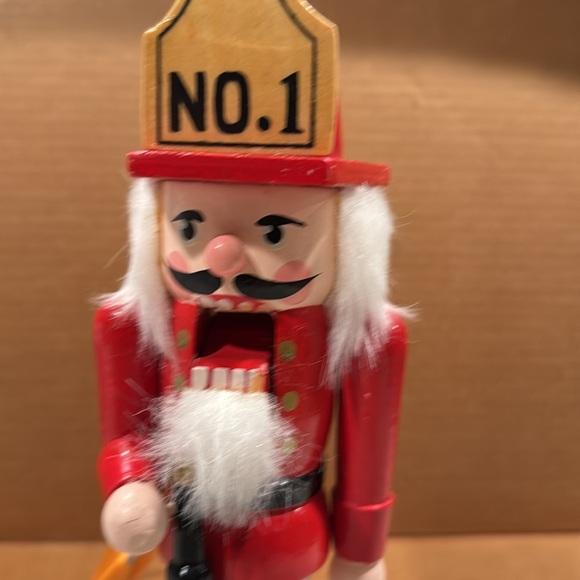 Fireman Nutcrackerer. - Picture 6 of 6